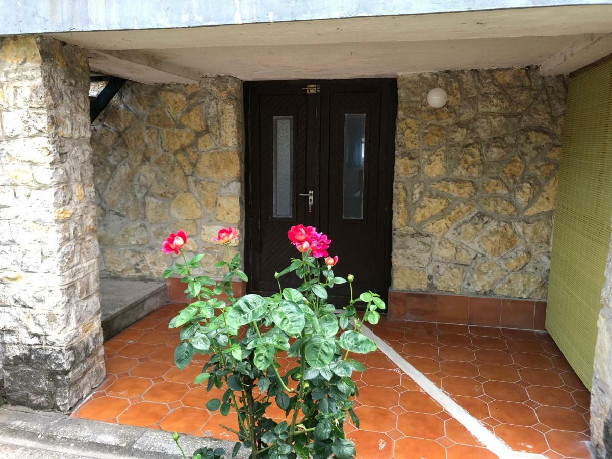 Schmidt 2. Apartment *